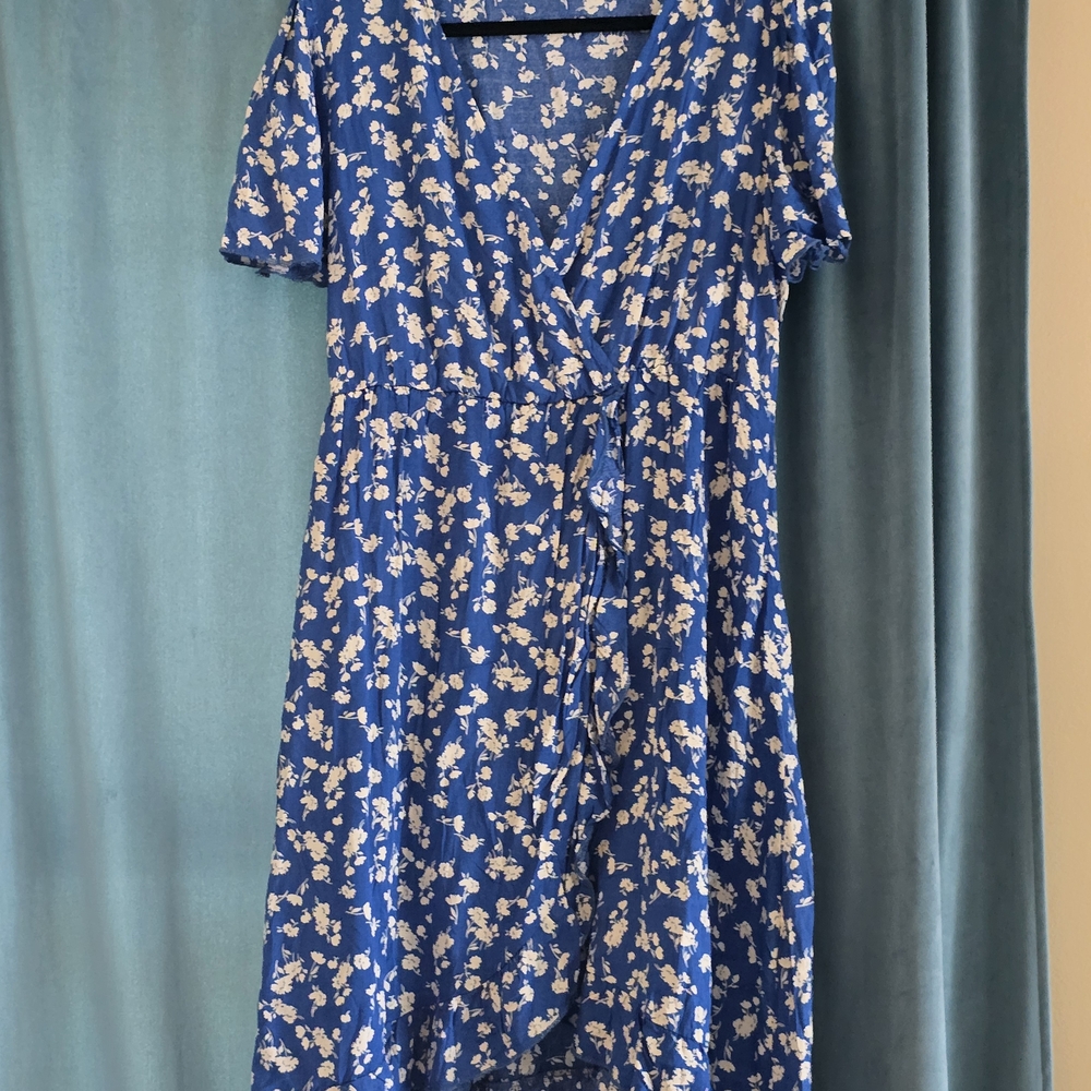 BloomChic Blue and White Floral Midi Dress